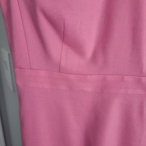 The Double V-Neck Sheath Dress in Linen Blend Pink - Picture 3 of 5